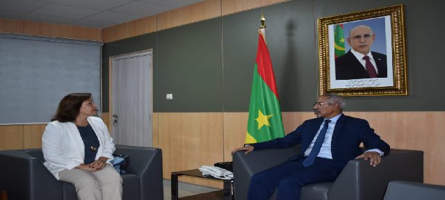 سفيرة أسبانيا تلتقي وزيري الدفاع والداخلية