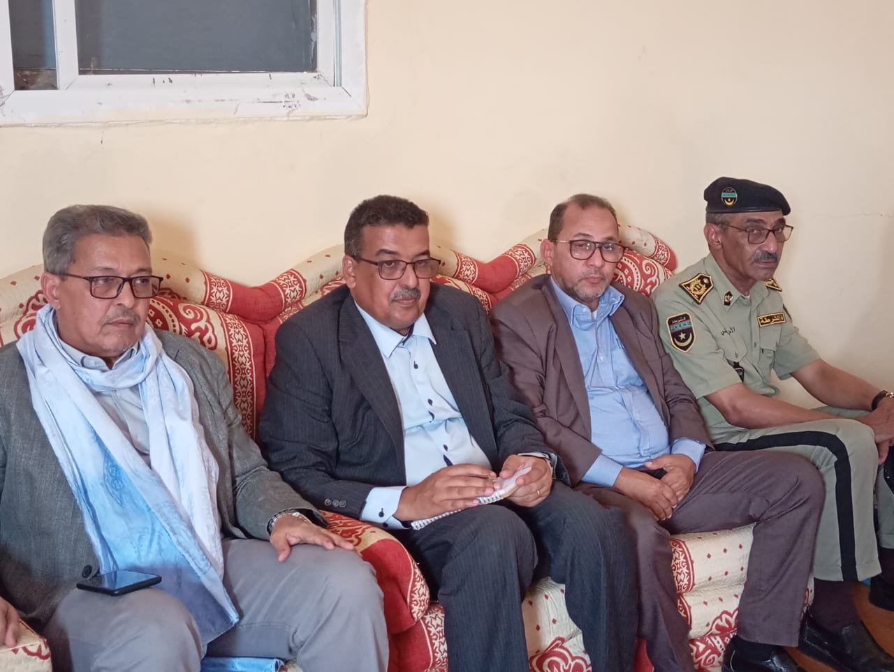 سكان إينال يطالبون بتحسين الخدمات وتوفيرالأعلاف والوالي يعد بمشاريع