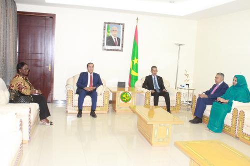 مباحثات بين الوزير الأول  وبعثة من البنك الإفريقي للتنمية