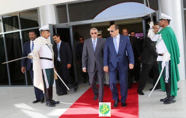 رئيس موريتانيا يصل داكار للقاء آدم بارو