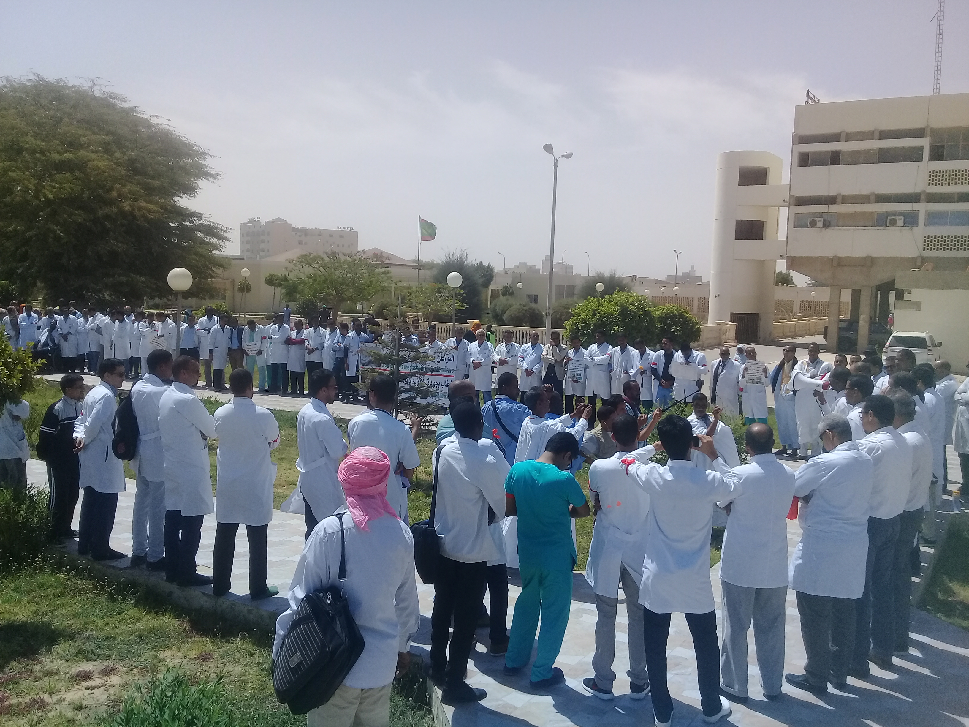 أربع نقابات صحية تعلن عن وقفات وتلوح بالإضراب