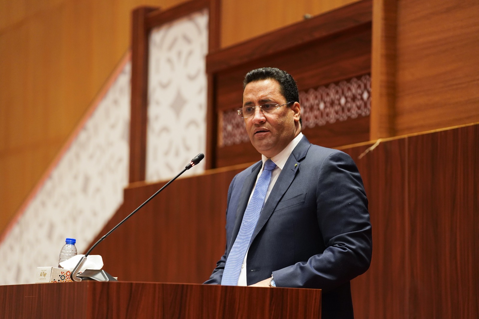 الوزير الأول: سنكتتب 32 مترجما لتوفير الترجمة للغات الوطنية لأول مرة بالمحاكم