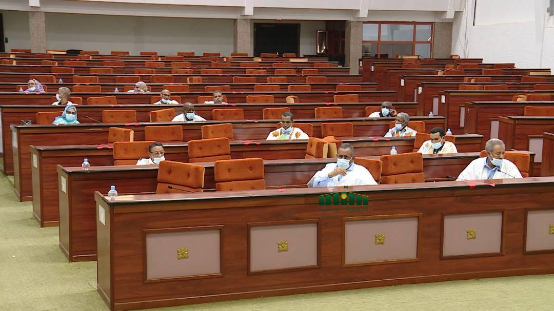 لجنة برلمانية تناقش تعديلات مقترحة على "قانون الرموز"