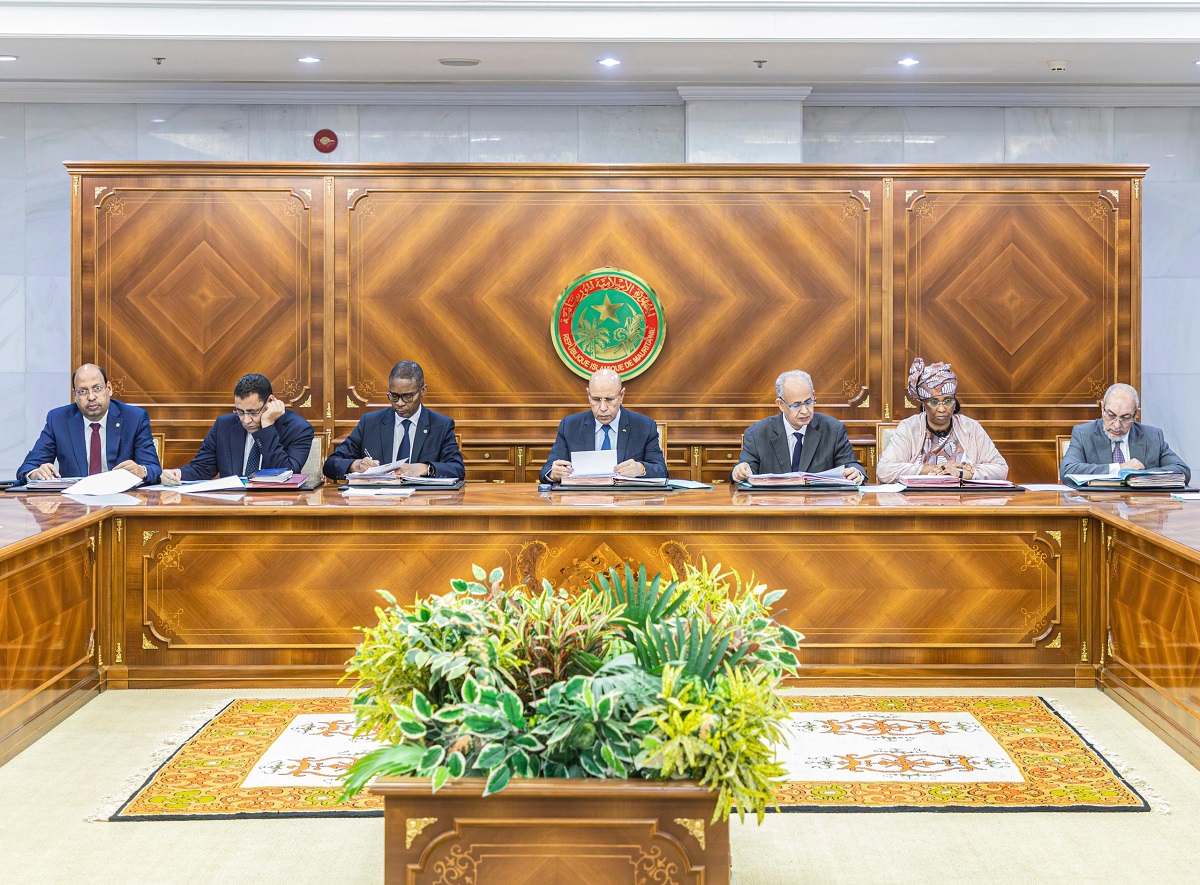 مجلس الوزراء يقيل متقاعدا آخر عينه قبل أسبوعين 