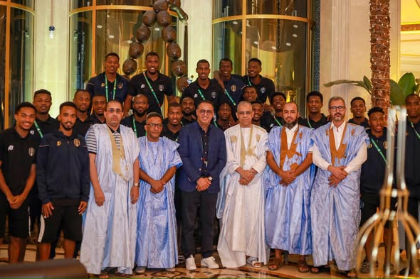 سفير موريتانيا في قطر يزور المنتخب الوطني قبل مواجهة الكويت