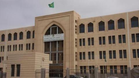 ولد مكحله يقدم أوراق اعتماد سفيرا لموريتانيا بأنغولا