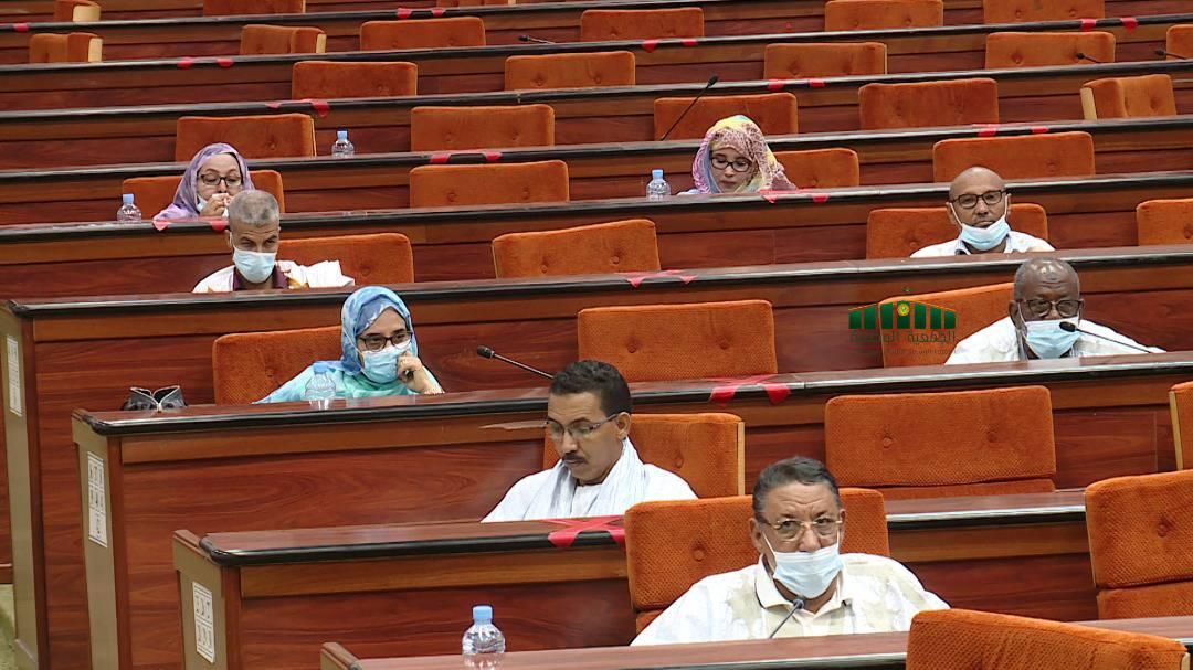 لجنة برلمانية تحدد بالصفات الممنوعين من "ازدواجية الجنسية"