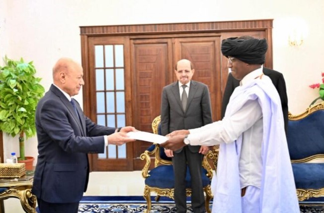 سفير موريتانيا في اليمن يقدم أواق اعتماده