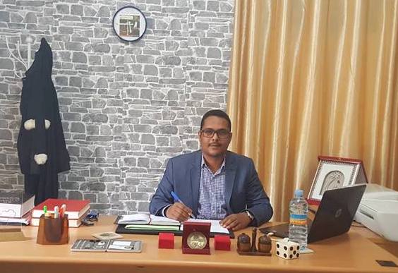 خبير قانوني: القانون لم يلزم سائقي السيارات الشخصية بالمطفأة
