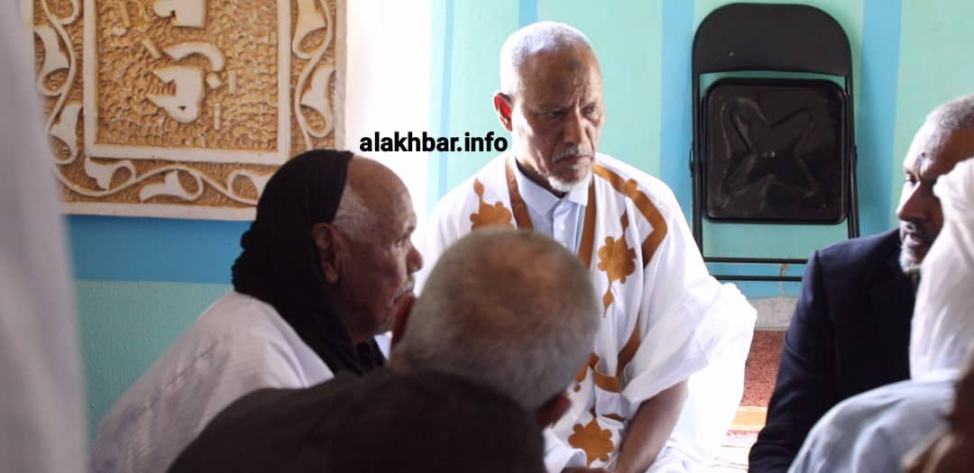 وزارة الشؤون الإسلامية تُوقف ولد بداه عن إمامة الجمعة لثمانية أسابيع (فيديو)