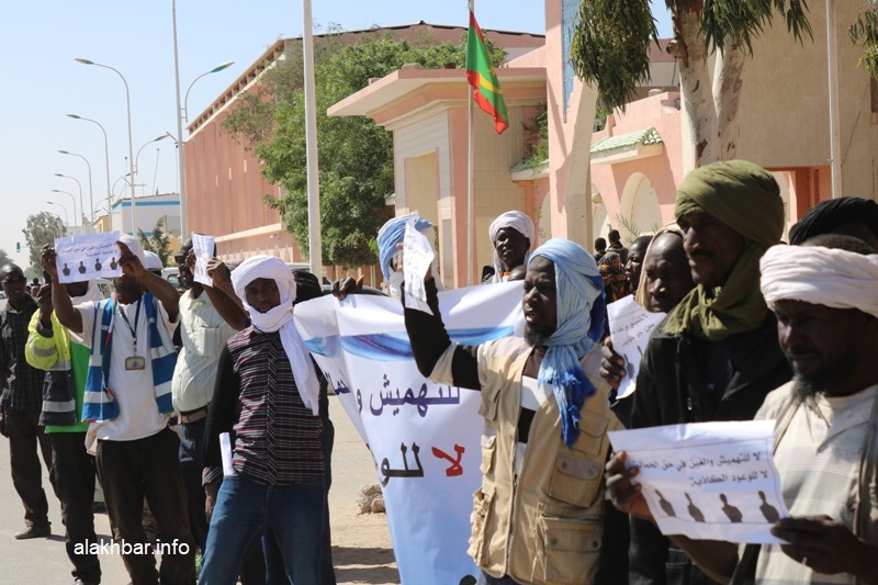 الحمالة يتظاهرون مجددا أمام قصر الرئاسة بنواكشوط (فيديو)
