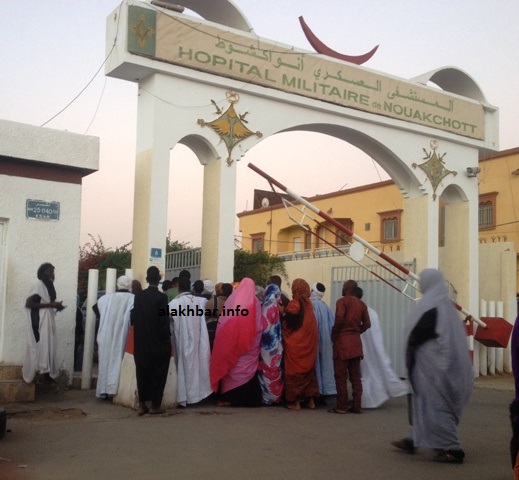 وزير الدفاع يزور جرحى حادث الجيش بالمستشفى العسكري