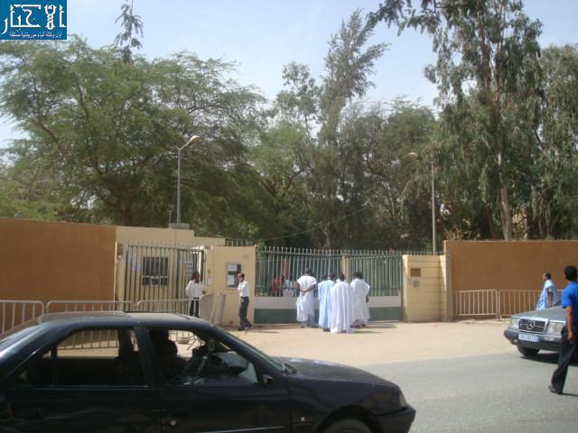 سيارة تقتحم باب السفارة الفرنسية بنواكشوط