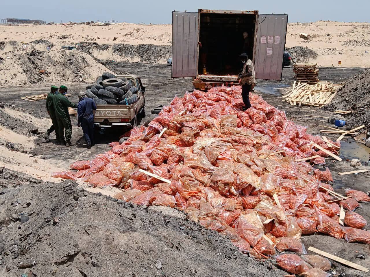 اتلاف 27 طناً من الجزر الفاسد بمدينة نواذيبو  